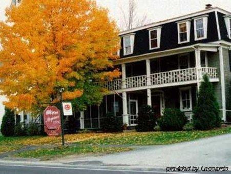 Maplehurst Inn Питерборо Экстерьер фото